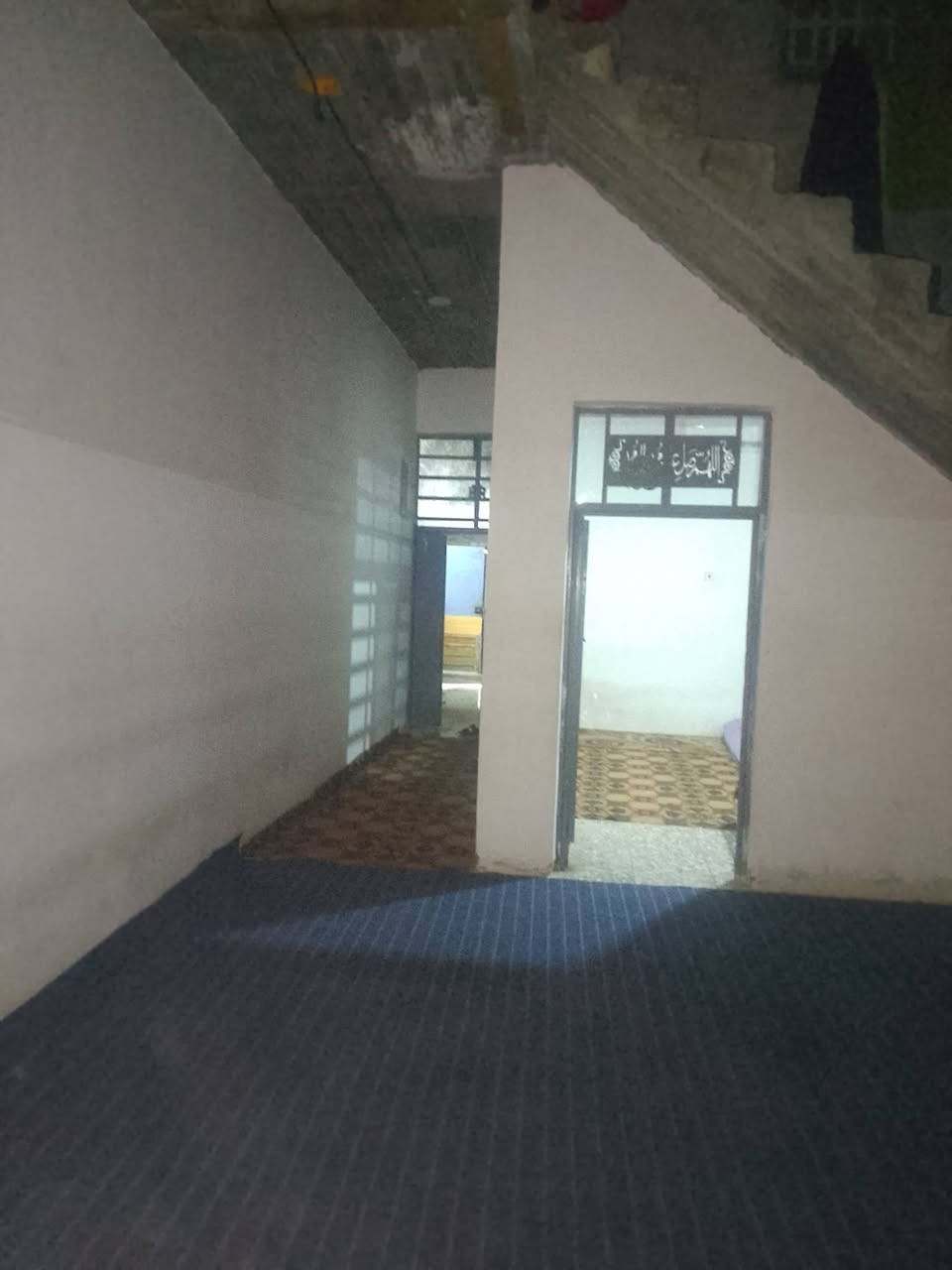 #دارللبيع شارع المطار الجديد حي الصدر الثالث شارع اسواق فدك موقع الدار ركن عرض شارع 20متر  موقع تجاري وكافة الخدمات مساحة الدار 170متر بناء حديث قبل سنه طابوك صب كونكريت أساس ارتفاع متر يحتوي غرفتين وصاله ومطبخ وستقبال مناورثنين  صيحات داخليه وخارجيه اومحل+طارمه اي استفسار اتصل وتدلل ***********
