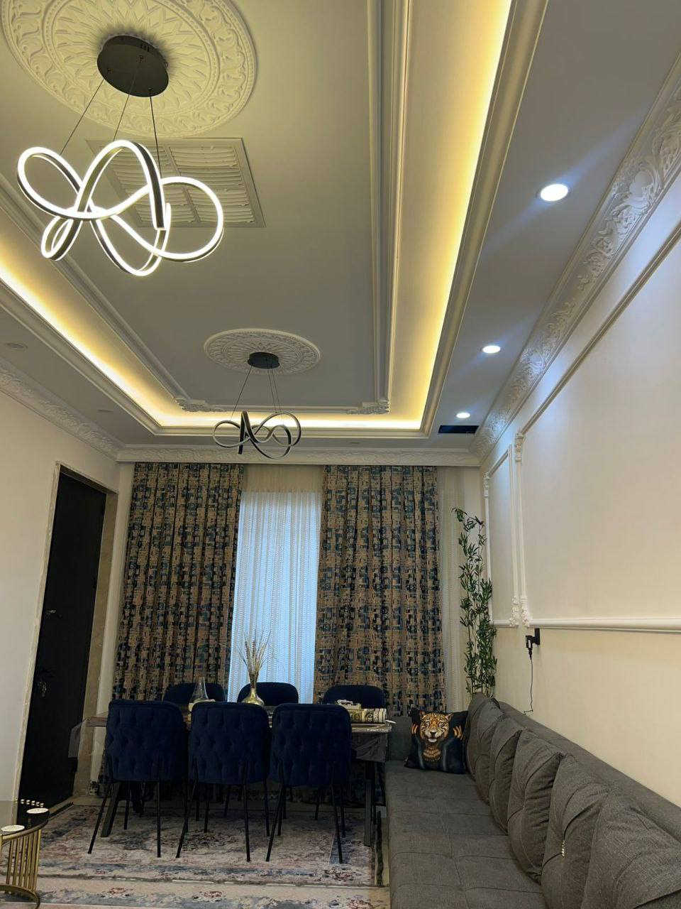 #عقارات_ابو_وسام 
منزل مؤثث للبيع في اربيل حي قربو 
موقع 📍مميز 
المساحة 125 متر  ،مقابل حديقة 
 +ع شارع 20
يتكون من :-
-4 غرف نوم 
-استقبال
-مطبخ حار+بارد
-صحيات +كراج 
🔸التمليك طابو صرف 
للاستفسار

***********
***********
