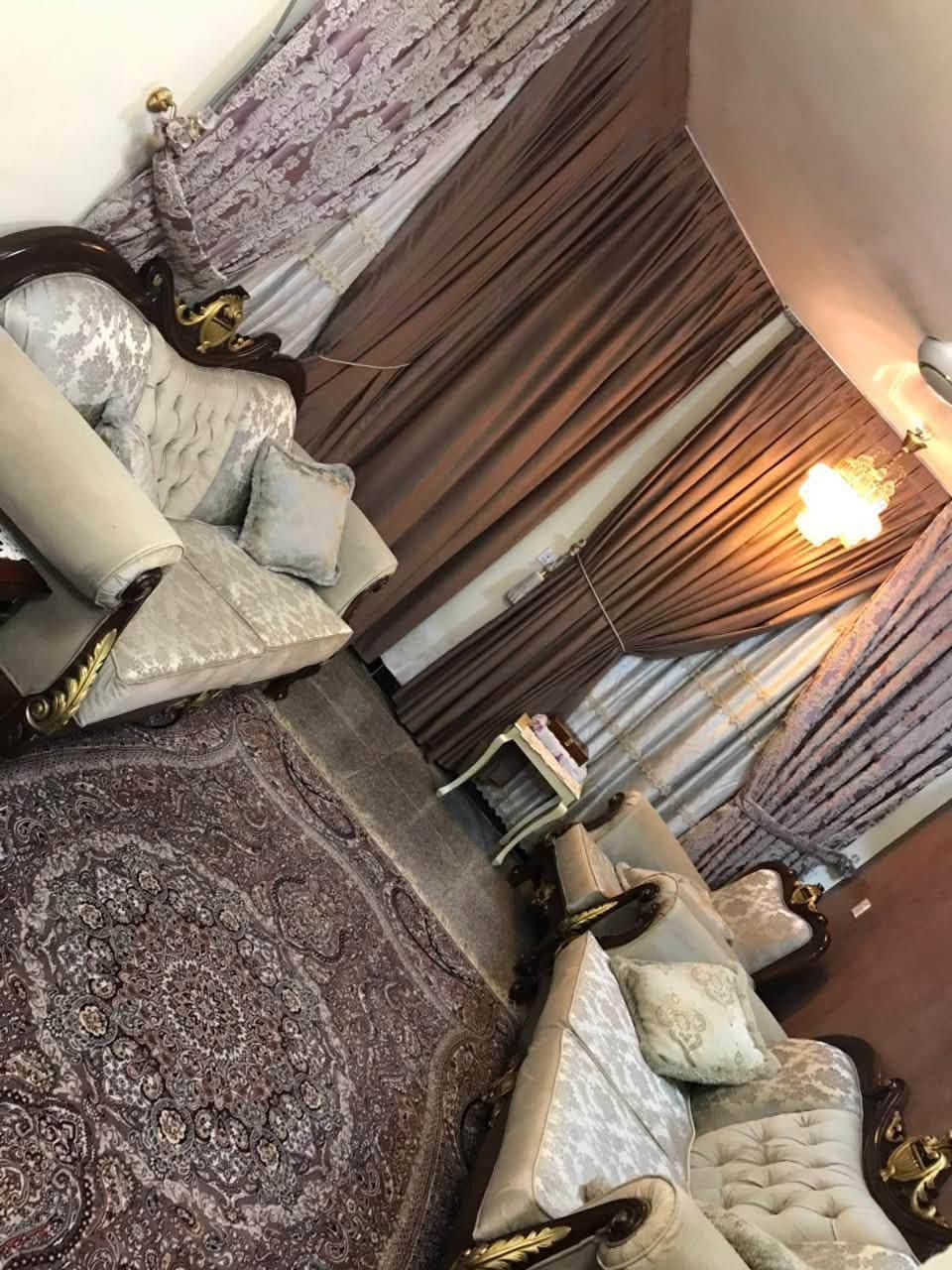 🏡بيت للبيع 📍في ضباط القاهرة في المنطقة المقابلة لمول القاهرة موقع جداً مميز وقريب ع الشارع العام مساحته ١٣٢ م  واجهة ٦ ونزال ٢٢ 

📌البيت يتكون من طابقين 
الطابق الثاني عبارة عن شقة معزولة بناء حديث تتكون من (صالة ومطبخ وغرفة وصحيات مع درج وباب معزول )
والطابق الارضي يتكون من (ثلاث غرف ومطبخ وصاله وهول 
وصحيات )

الاستفسار ع هذا الرقم

***********
