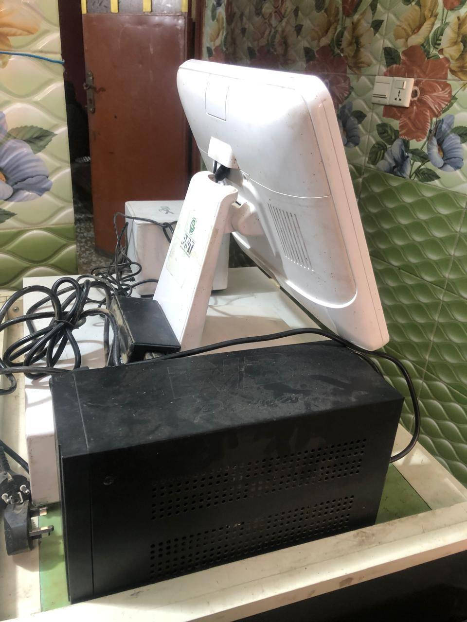 سلام عليكم
من رخصت الاخ الادمن المحترم 
كاشير للبيع جديد ستعمال 3اشهر 
العنوان بغداد الشعب 
***********/ابو عبدالله
