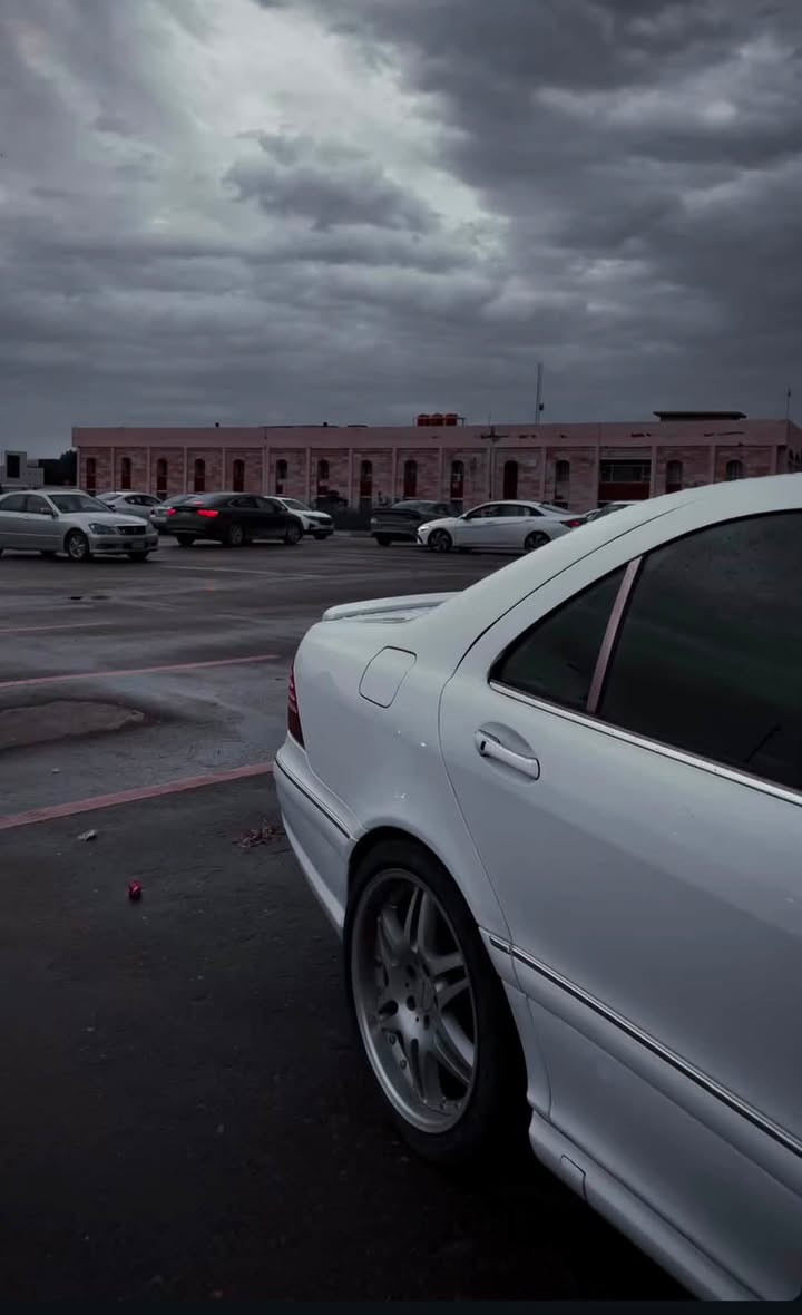 🔥مارسدس غواصهs55 1999 amg 🔥 
            بلاد تنفس طبيعي 
 📍السيارة بصمة وتشغيل عن بعد 
📍مواصفات الغواصه معروفه فتحه و كشنات 4 كهرباء 
📍حداده صدر جديد توه مشدود
📍جوبلسات جديد كارتون مشدود شغالة تصعد تنزل اي مشكله ما بيها
📍شاشة اندرويد تدعم كار بلاي وتحكم ستيرن شغال
📍تبريد امامي وخلفي شغال‎%‎100 
📍بالنسبة للبدي مبدل بجم تحديث 2005 ما بيها حادث ومداكرها البلاد موجودة بيها صبغ مكانات اثر خياس 
📍رقم بصره باسمي تحويل مباشر 
ملاحظه : السيارة مشتريلها تخم بيبان وارد يابان جدد كاملات بدون بطانه لان بيبانها بيها خياس جوه 
و وبيها تخم ويل كب 19 برابوس تايرات جدد وتخم ويل 17 البلاد تايرات جدد وي السيارة هذن
📍 البصرة ابي الخصيب 
📍 السعر 110$
📍 رقم الهاتف ***********
