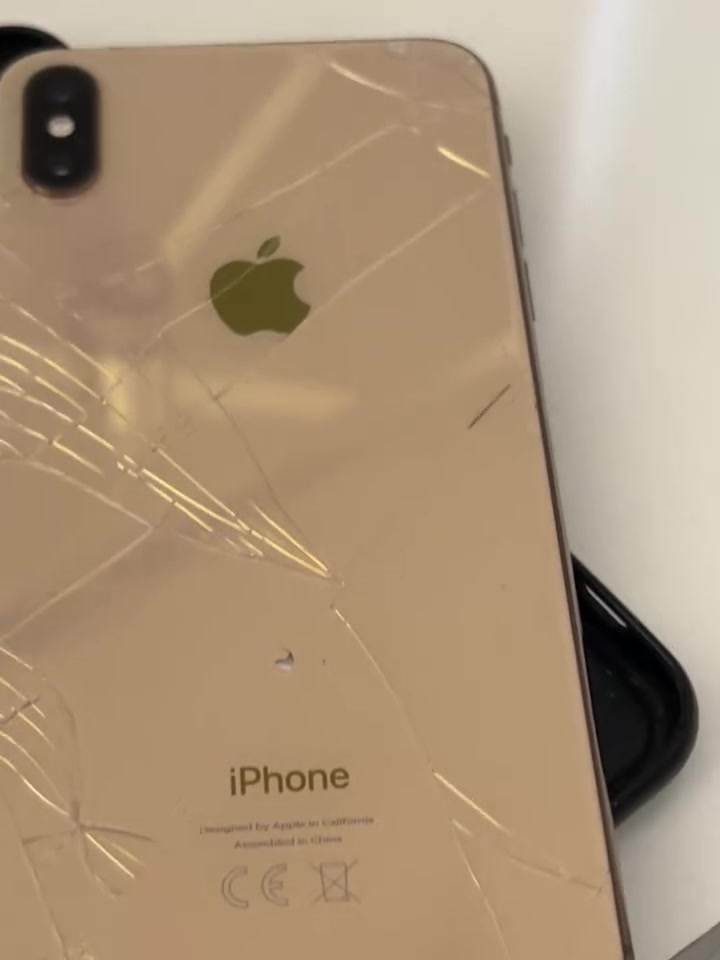 للبيع فقط
اكس ماكس إس 
ذهبي 256 بطاريه 100 مبدله اصليه وضهر مضروب 
شاشه بلاديه فيس ايدي شغال وبلادي جهاز كله شغال مابي مشكله عدا الضهر وما مأثر 
بعقوبه السوك  

السعر…160 نهايته 
للاستفسار/ ***********
