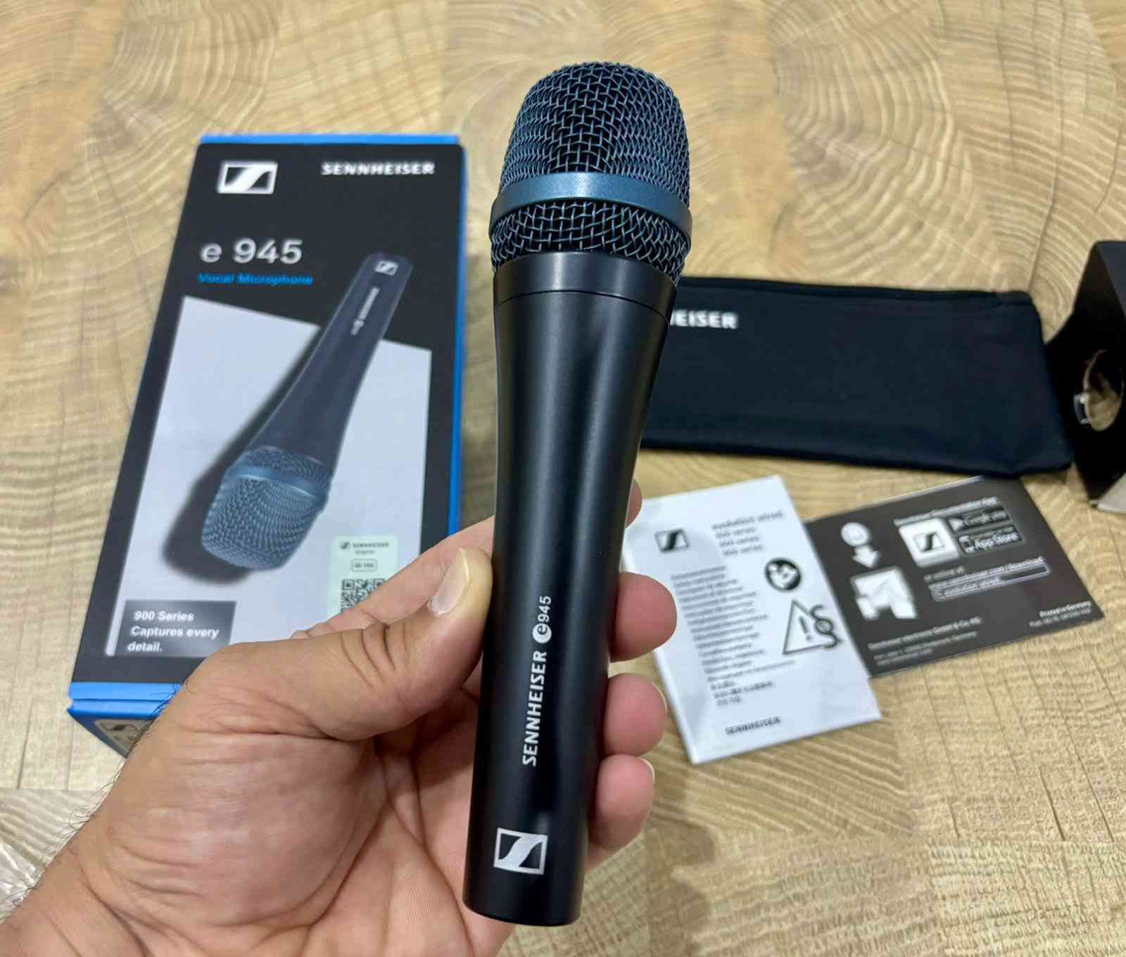 مايك سنهايزر للبيع جديد غير مستخدم 
سعره فقط ٤٥ الف 
كتابة الماني و باركود 
***********
