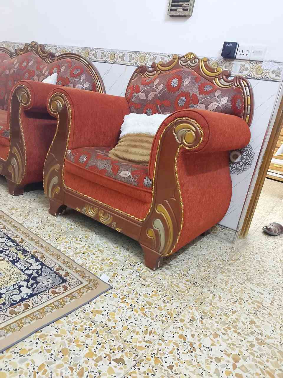السلام عليكم تخم للبيع تخم يحتوي على عشره مقاعد تخم    نظيف كلش وجديد سعر 550 رقم *********** رجاء اللي بس يعامل لا يراسل
