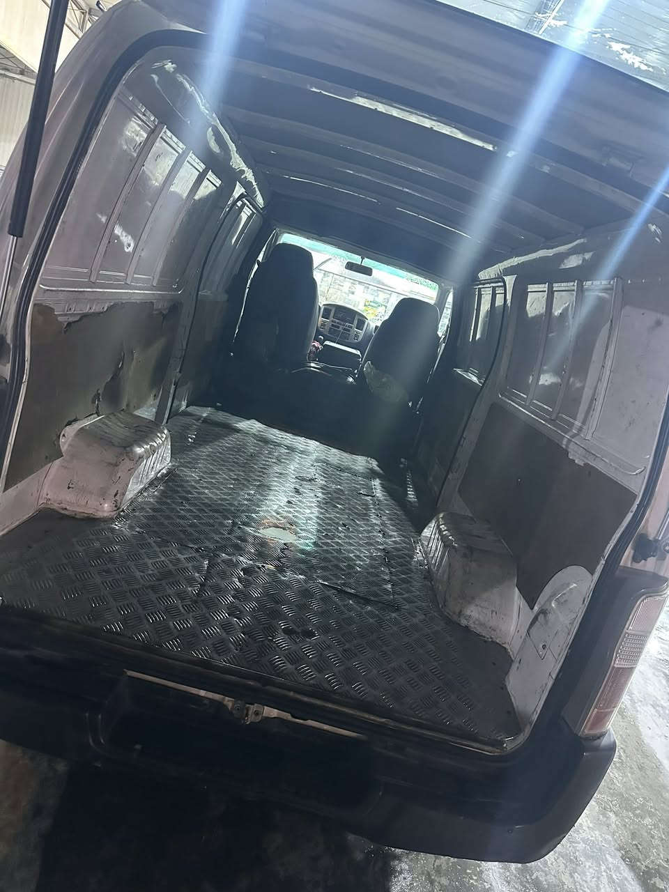 نيسان 2012 مكينه جديده صدر جديد تخم تايرات جديد محور كاز سياره كامله مابيهه نقص
رقم بغداد ب اسمي تحويل ثاني يوم ***********
