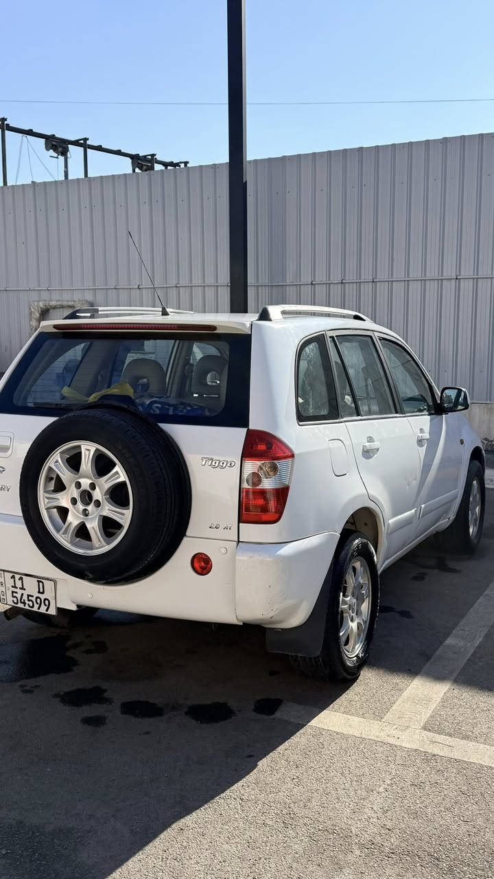 السلام عليكم شيري تيكو موديل 2012 بيها جاملغ وبداية الباب عكس السايق تعديل وصبغ
السياره كير اوتوماتيك ميكانيكي
محرك 2000
صدر امامي جديد باتري جديد عبوة فيتبم جديد مسويلها ادامة تنظيف 
مابيها تنقيص او نضوح محرك
شاشة اندرويد
كامره خلفية
فتحة بانوراما
زوج تايرات جدد
رقم بغداد انكليزي هزتها بعدلها عشر ايام وتسقط
سنوية باسمي سارية
السيارة كوم حديد بالباب تجي انت على الفحص تجي تفحص وتشوف بعينك كلشي وتاخذها تراي وين ما تريد المهم الفحص بايدك انت وتقتنع واككلك بالعافية
مشيتها ناعمه وحلوه وتطير ونصبتها كلش حلوه
السعر 58 وبيها مجال
بيها كم شغلة تنزل من سعرها باقي التفاصيل بالاتصال موجود واتساب
***********
