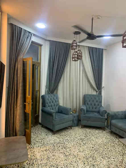 بيت مؤثث لل أيجار مساحه 140 متر
غرفتين نوم وصاله واستقبال وخدمات
وباقي التفاصيل موضحه بل فديو
العنوان شارع المله بجوار الملعب 
سعر الايجار 900
للأستفسار ***********
