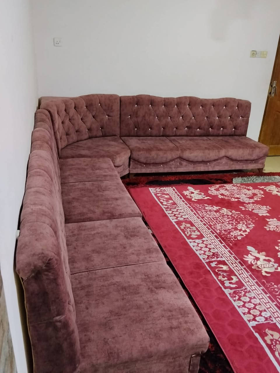 ديوان للبيع
خشب عراقي قديم وثكيل ودوشمه جديده 
٩ أمتار 
السعر. 600 وبي مجال الطيبين للاستفسار 
***********
***********
مكاني موصل حي الفلاح
