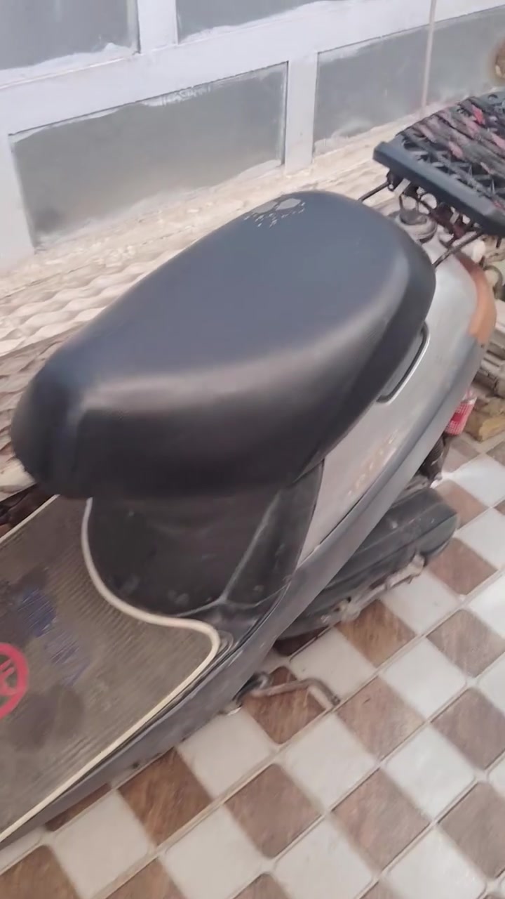 للبيع
نظيفة كلش ما مفتوحه
شلعة تخبل مال جناي
***********
