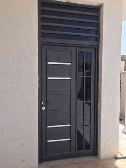 حدادة الصادق لعمل كافة اعمال الحداده باب شباك سقايف جملونات محجرات النصر قرب المطحنه للتواصل ***********
