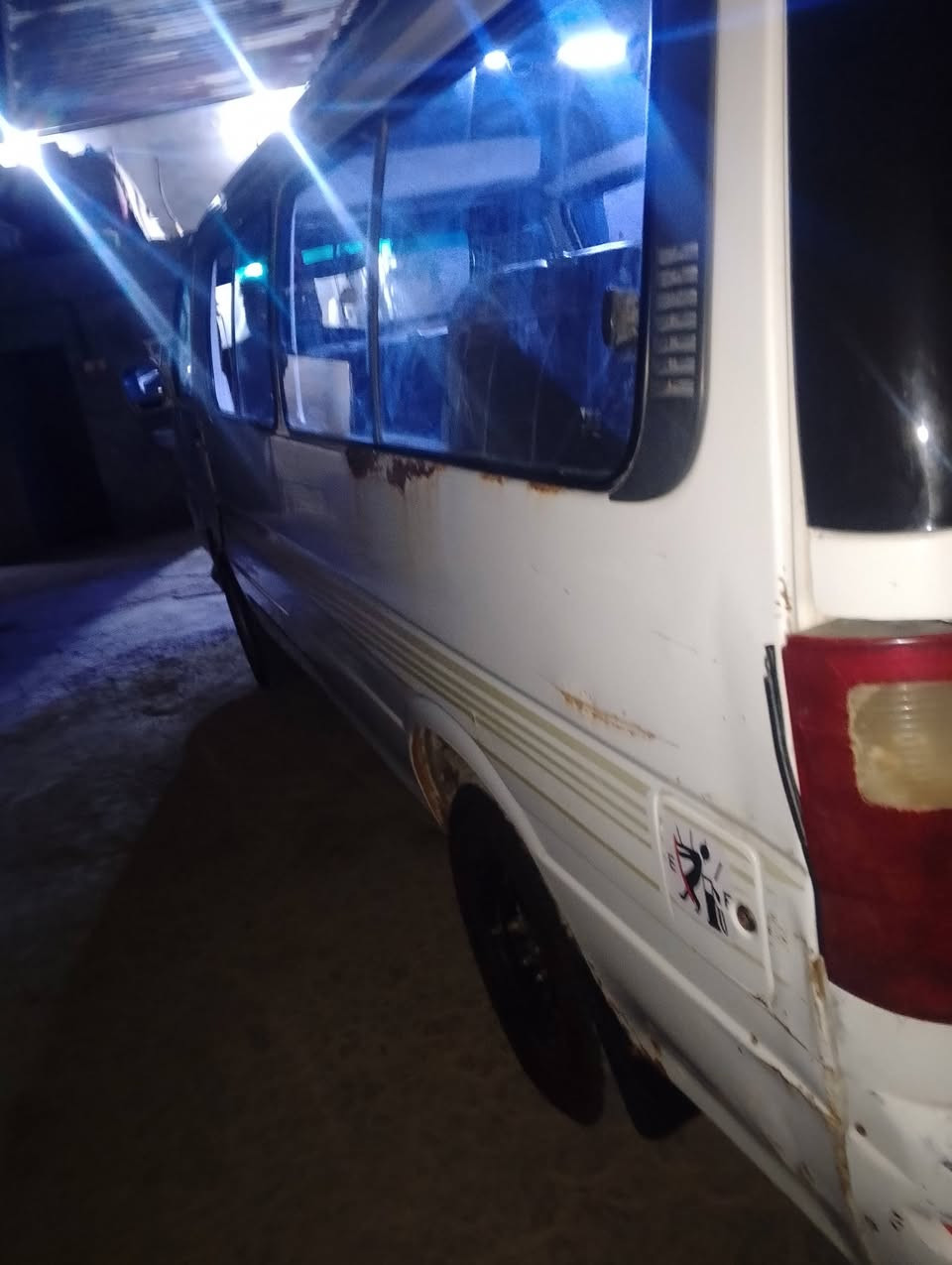 سلام عليكم فاتون 2009 سياره رقم احمر بغداد مكينه كايمه كير اكسن كفاله الكشر شوفت عينك دوشمه كاعيه جديده كشنات نضيفه حداديه نص عمر مكاني حله تواصل ***********
