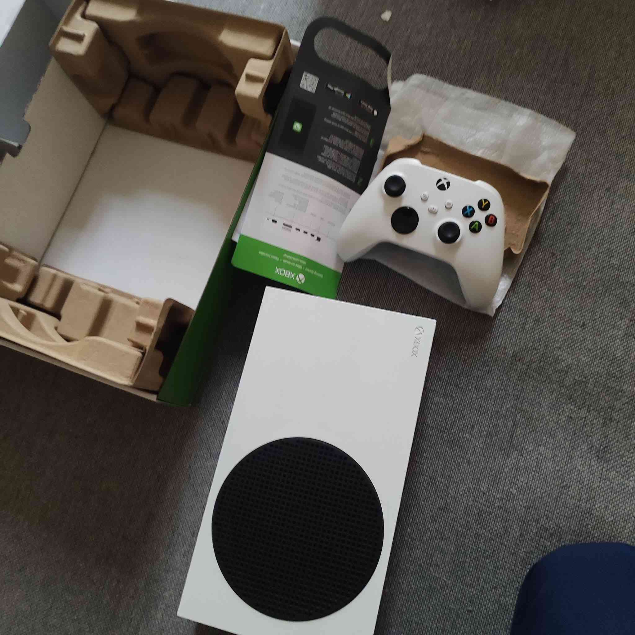 Xbox series s
24
ذاكرة 512
استعمال فقط شهر نظيف جداً 
السعر 380 وبي مجال 
توصيل موجود
***********
