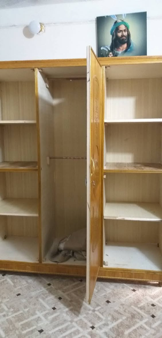 كنتور ٣ ابواب صاج اخو الجديد ما بيه اي نقص كل الابواب بيهن اقفاله مليان رفوف خمسه ميل قرب مدرسة بور سعيد السعر 225.


**إذا كنت صاحب هذا الإعلان وتريد حذفه لأي سبب، رجاءا أرسل رسالة إلى الدعم الفني**