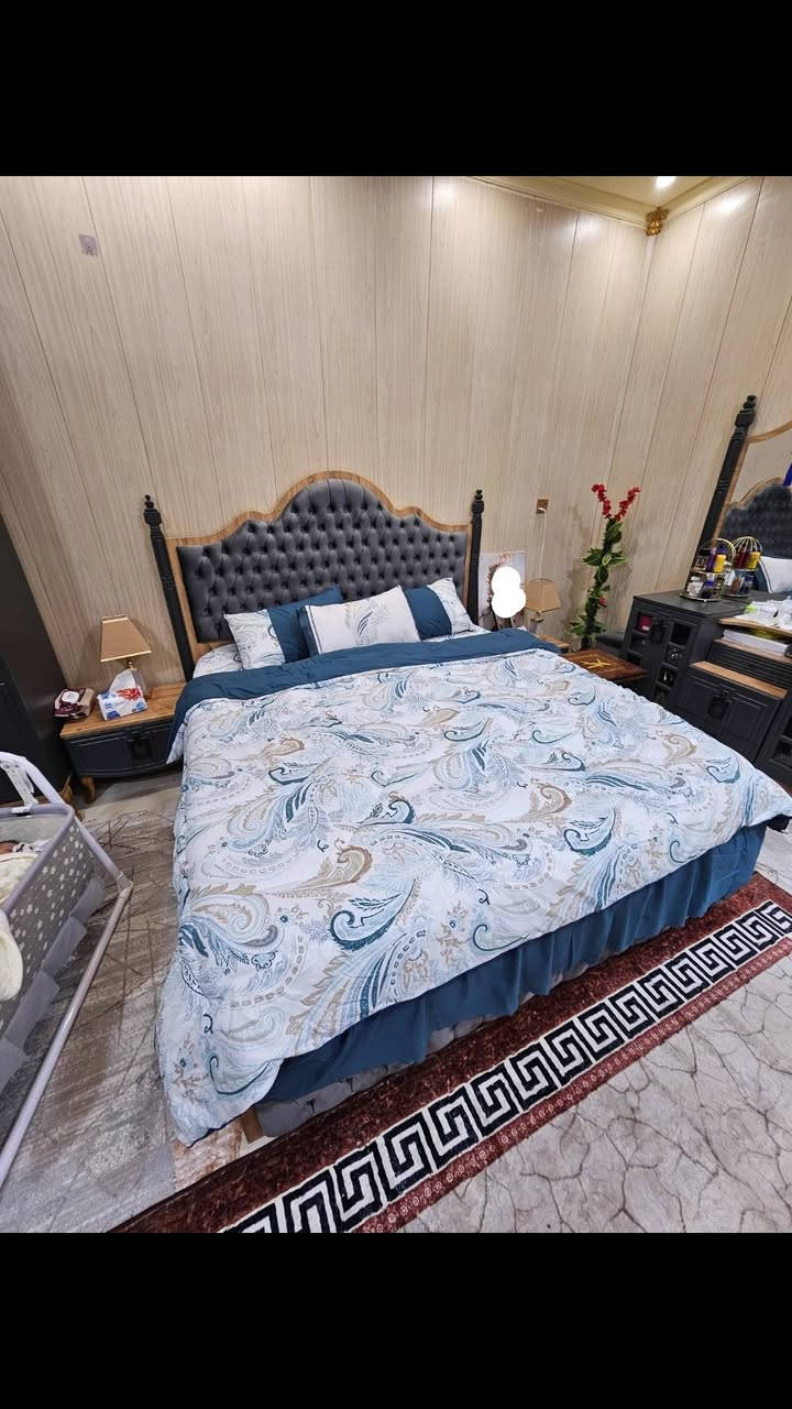 بيت للبيع💥
حي المعلمين القديم شارع المصلحه المساحه ٢٤٠ متر

بداية البيت مسلك طولة٤٠ عرضه مترين.. مساحه بناء البيت 200
طابق ارضي بيه ٣ غرف نوم ومطبخ وحمام وتواليت غربي وشرقي وهول واستقبال وكلدور
 والطابق الثاني غرفه نوم وحمام وتواليت غربي
الطابق الاول بناء قديم بأستثناء الاستقبال بناء جديد
والطابق الثاني بناء حديث
للتواصل الرقم ***********
السعر ٢٣٠ مليون وبيه مجال
