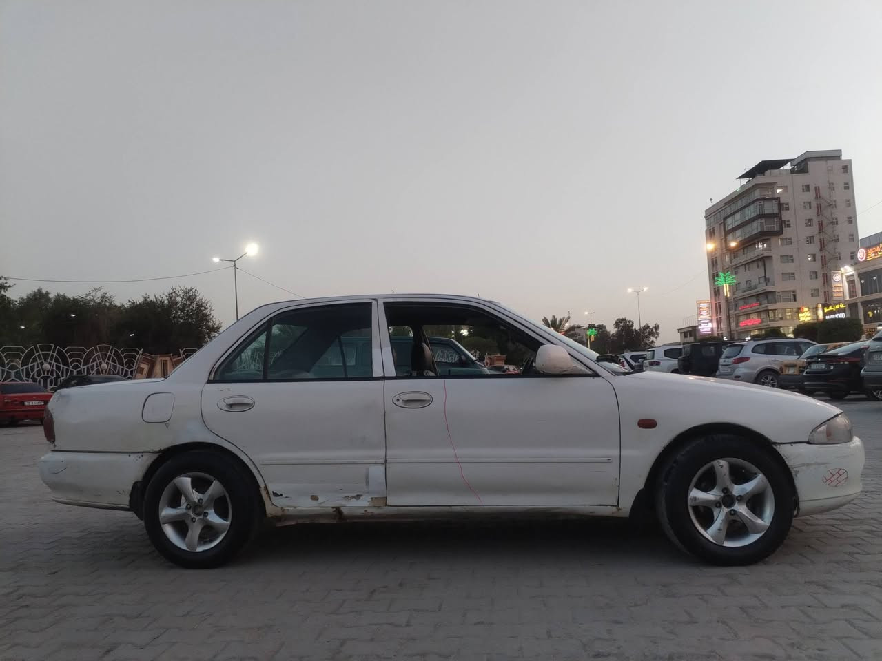 ابلاش ابلاش جوه السوك
السلام عليكم براتون موديل 2000 اوتوماتيك
محرك كير ب الجيس ويل كب داخل جلد
رقم انكليزي مشروع وطني ب اسمي
السياره عوزه ترتيب بسيط السعر ب٣٩ وبيه مجال
*********** كربلاء الحسينيه
