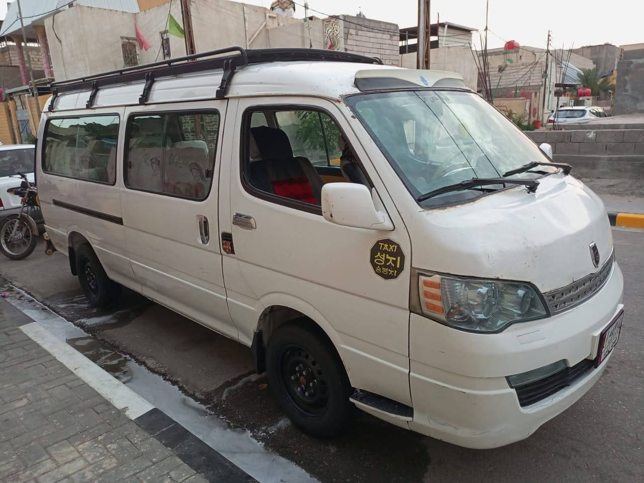 السلام عليكم كيا  H1 موديل2014 حرة من ضربية من هيئة من غرامة رقم جديد انكليزي السعر 75 مكينة محوره ستة اسنتتر بيها مجال  ***********
