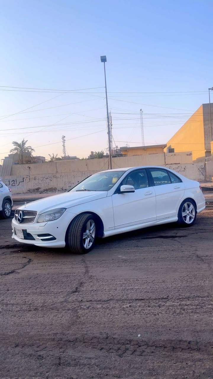 سلام عليكم
ماسيدس للبيع c300 

موديل 2011 سلندر  6 

وارد امريكي ضربة جاملغ ايسر وبنيد مصبوغ ضربة سطحية لالغد ولاشواصي السيارة جديدة 

السعر 13000 $

*********** علي
