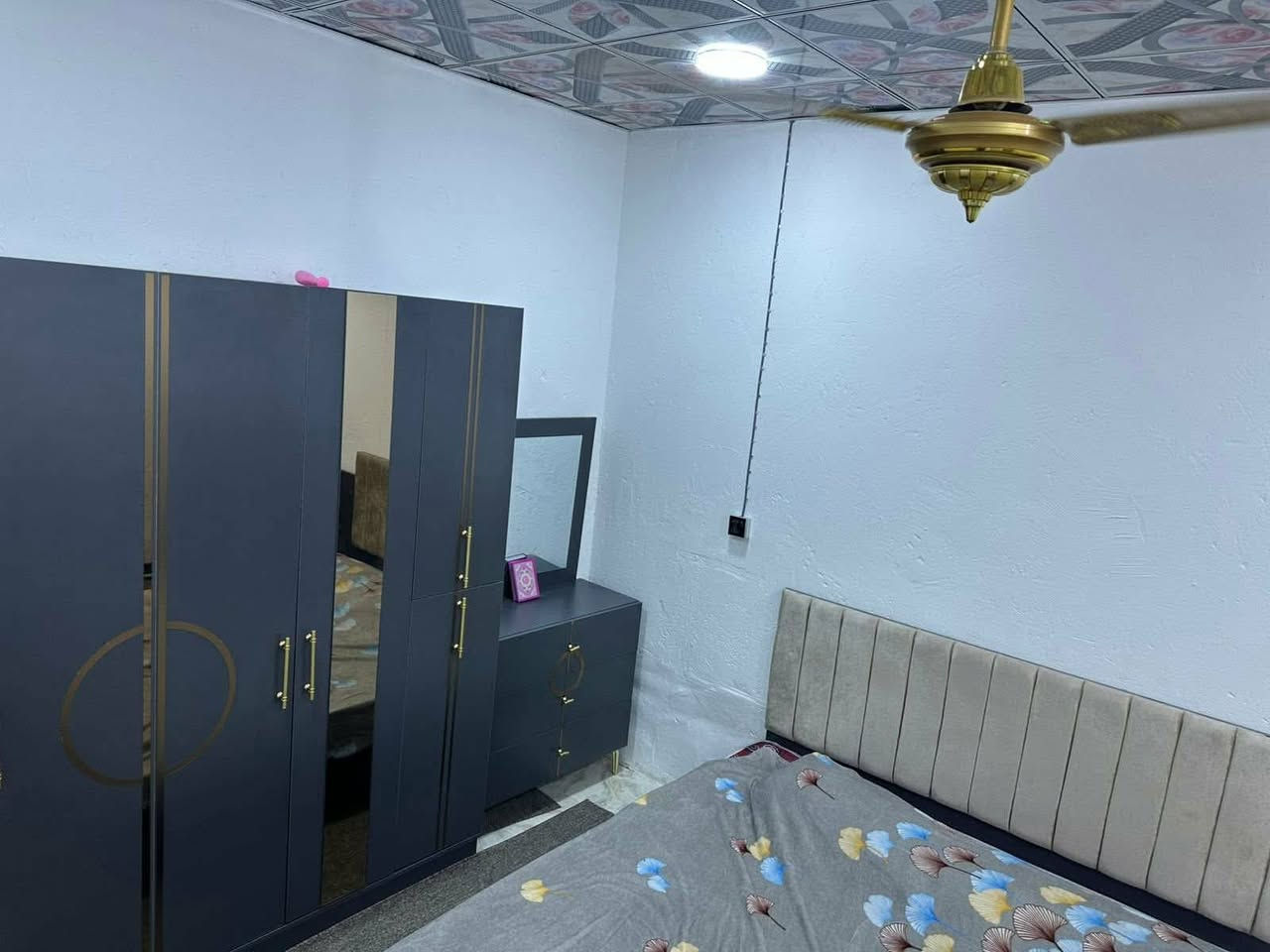 بيت مؤثث للايجار 50 متر 
نجف حي النداء قبل نهاية شارع المكاتب مقابل عمود 36 
قرب موقف الكيات 
يحتوي على غرفة وصالة ومطبخ وصحيات..
البيت كامل تأثيث..
سعر الايجار 200 الف


**إذا كنت صاحب هذا الإعلان وتريد حذفه لأي سبب، رجاءا أرسل رسالة إلى الدعم الفني**