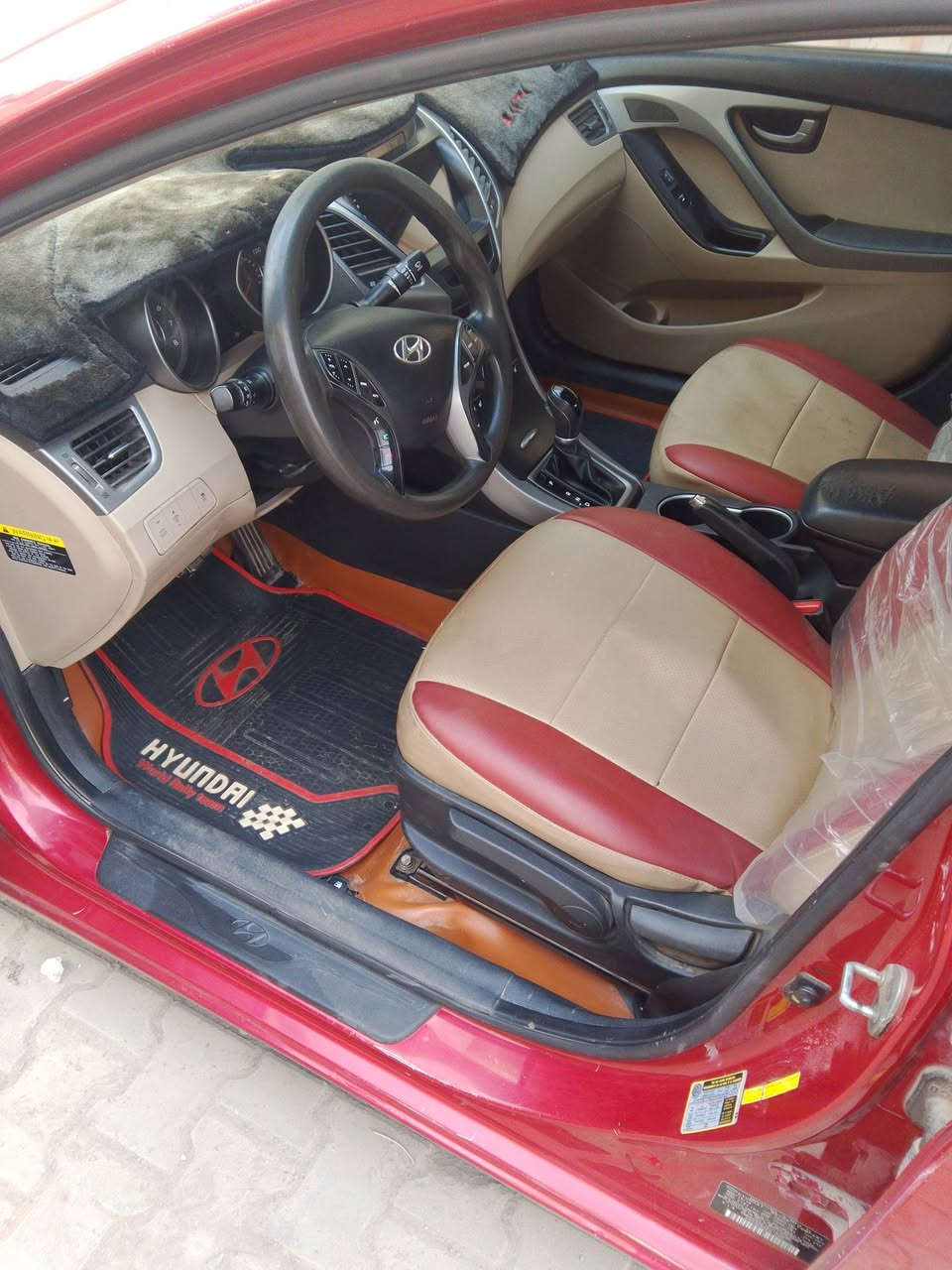 سلام عليكم عندي سيارة انترى موديل 2014 محدثه 2016 بيه باب وجاملغ هي ضربه من باب الزبون بيه طختين بتكمه جوه الدوسه خفيفة مرجعه على بارد مكفوله شاطئ لغد محرك رقم هاتف واتساب فقط *********** سعر سيارة 105
