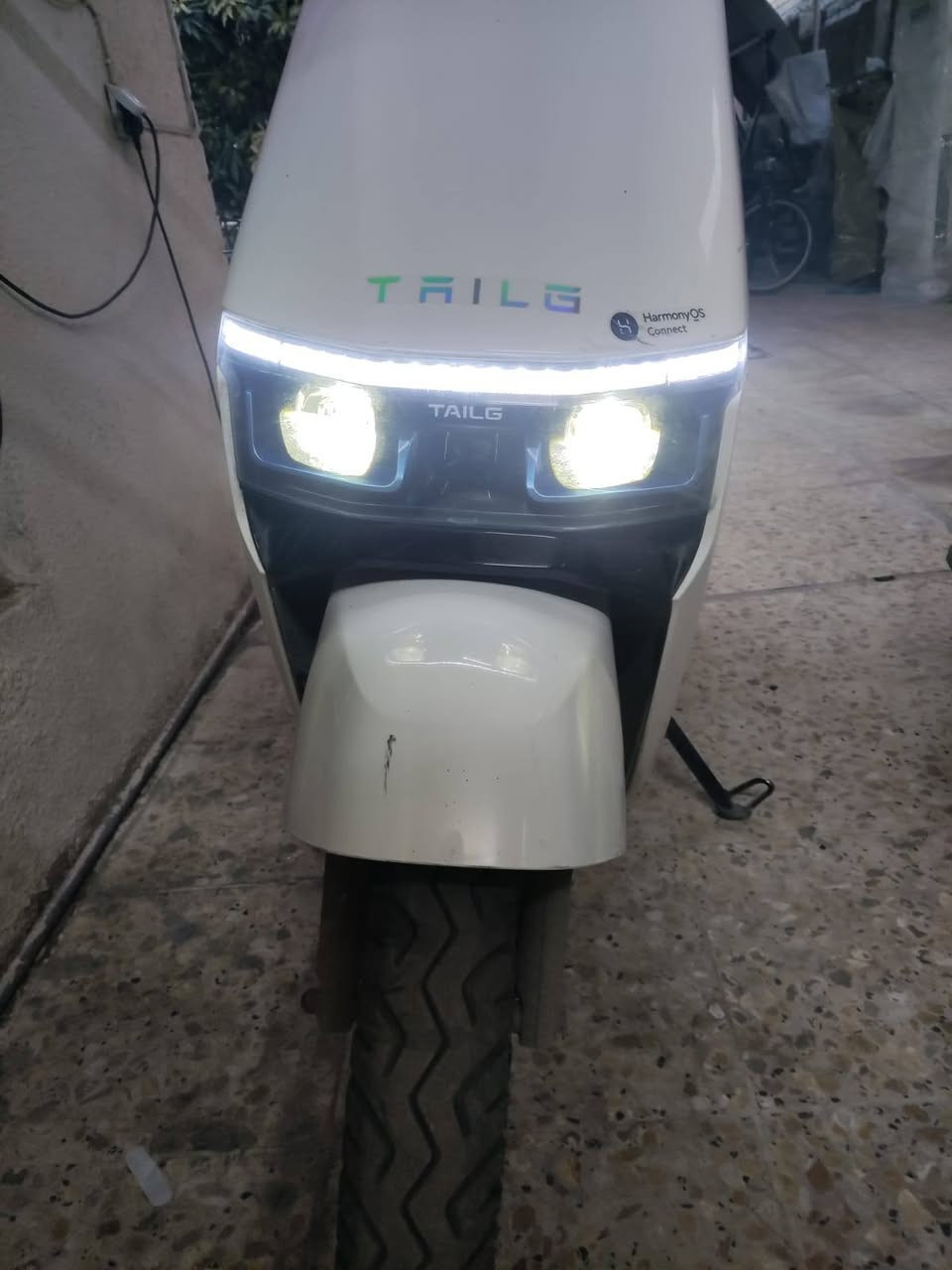 السلام عليكم ..للبيع 800 الف .بيها مجال بسيط..  6 بطاريات . ملف 1400 . مكاني بغداد الكرخ اقرب نقطة نفق الشرطة...التواصل خاص او واتس اب *********** ابو يوسف تحياتي للجميع
