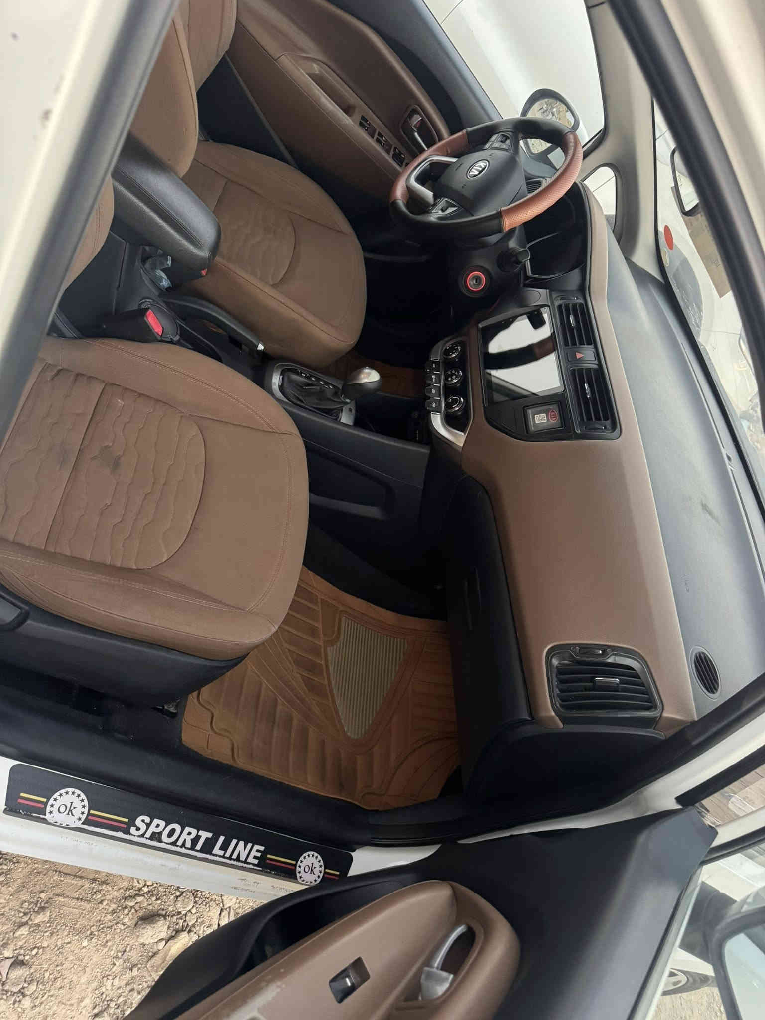 السلام عليكم 
كيا ريو  خليجي 14   1/1
كارتون ماشيه 100 كم
ممينه 1600 دوش  شاشه كامره  حساسات  ويل كب  ستيل  وتخم تاير كارتون  نبريد وكاله ثلج 
دواخل مشمشي مطعم  فتحه سقف  كفاله من الدعاميه للدعاميه مكاني شطره باسمي 
السعر 100 قفل 
***********
***********
تحياتي
