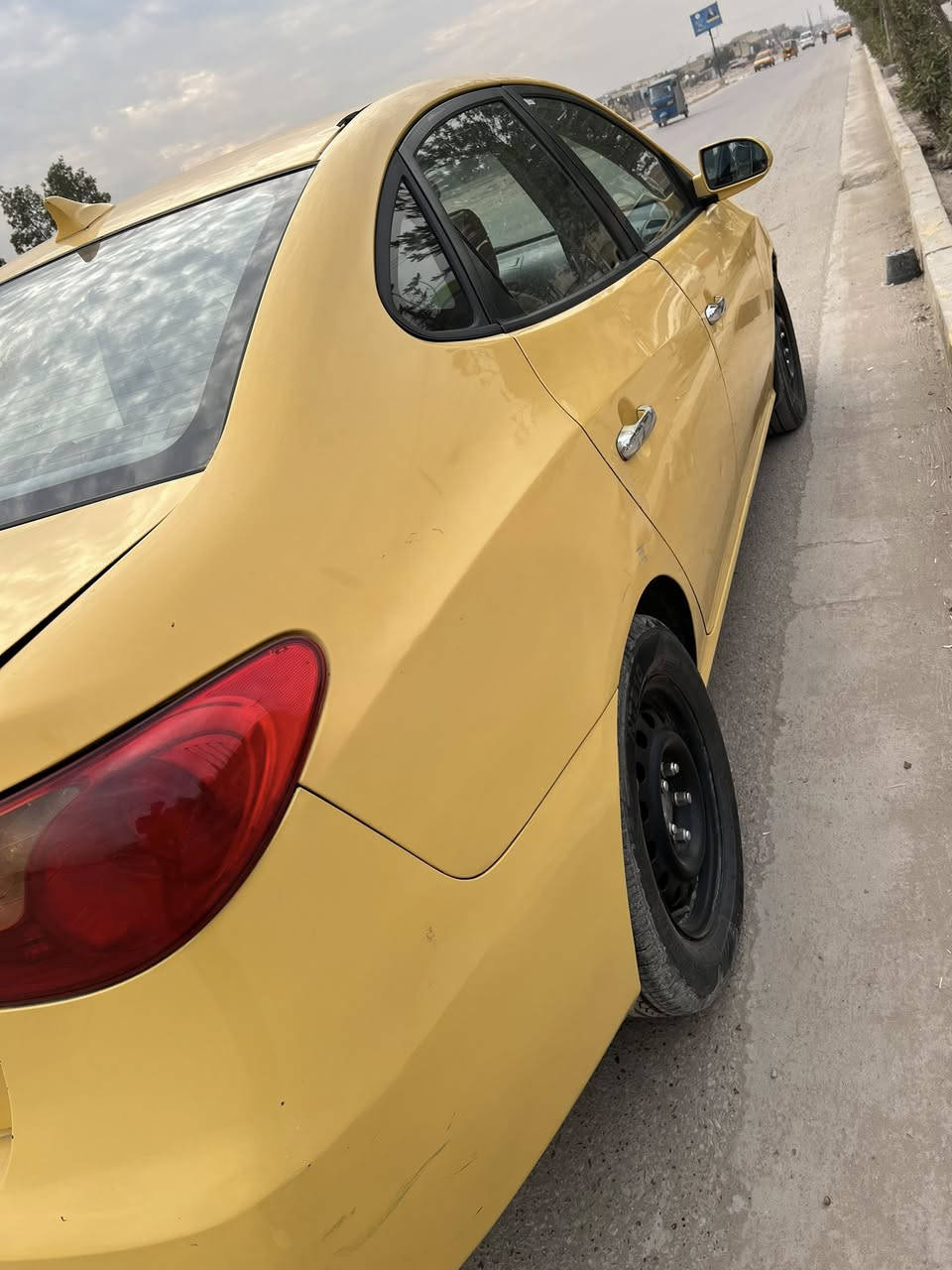 السلام عليكم 

الانتره وارد امريكي 2010

بيها منضومه غاز 

مكينه 2000 صارلها 7 شديته بيها وصل 
 مكفوله هي والكير
تبريد منضومه كامله هيه ورديترات 
مسوي ادامه
غرفته مرتبه مدوشمه جلد
سياره يحتاجله حداديه نص عمر والباقي نعمه

حادثه بدوسه بين الجاملغ وباب السايق
فقط
وهنا بيها طخات بسيطه لا لغد لا شاصي لا حوض 
ع شرط تجي وتشوف 
 
بأسمي تحويل مباشر 
مكان بغداد العبيدي 
سعرها 94 وبيها 
***********
