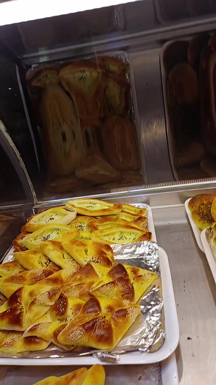 السلام عليكم يوجد شيف معجنات  وفطائر مناقيش وبيتزا ولحم بعجين وخبز منفوخ درجة اولى خبرة 30 سنه في مجال عمله بروفشنال مع شهادة من المهن المحترفين  ومختص فيها قوي جدا هذا البوست للاصحاب المشريع يلي حابب يفتح هذا المشروع انفتحلو ياها طبعن  هذا نموذج بعض اعماله ضمن بغداد  يتضمن عليك عزيزي  تواجد المكان الصحيح حتى تتمكن من العمل ويلي حابب يتعلمها موجود دورة  مدتها شهر يلي حابب يتعلمها والتكلفة الدورة محسومة 
وبنفس الوقت يوجد كوادر من كل المجالات والأقسام  شباب وبنات طبعن ضمن بغداد ومحافظات 
للتواصل عبرا الاتصال مباشر او خاص 
***********
