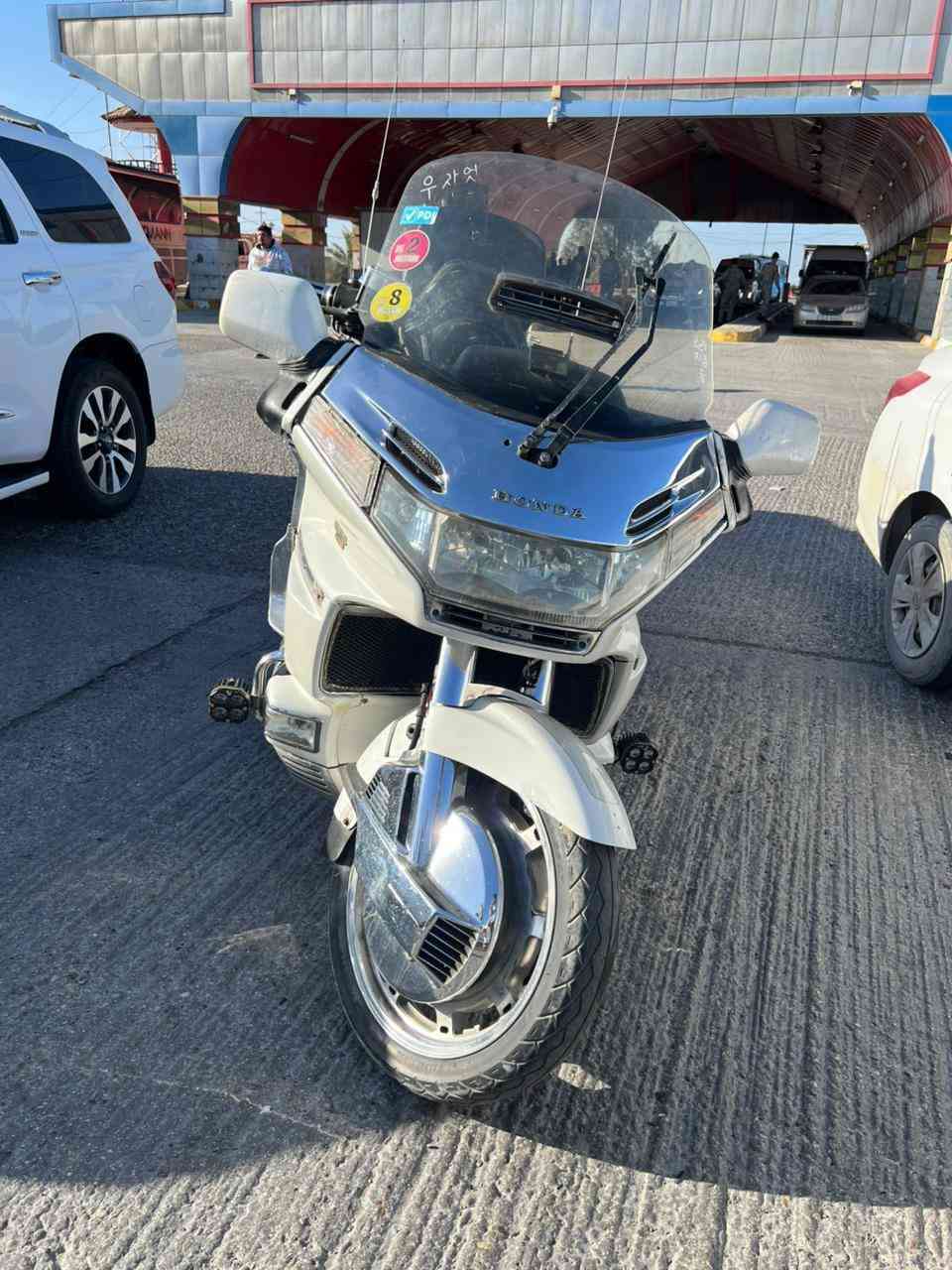 السلام عليكم كولدن موديل 2000 وارد ياباني ماسحه كير مكينه مكفوله جك بك شغال بيها تراي وين ما يعجبك سستم صوت سستم نشرات دراجه كامله شادلها تاير خلفي جديد زنون  بلوجكترات  شادلها عنوان بغداد الشعب الرقم *********** السعر 24 ورقه الدراجه بدون رقم
