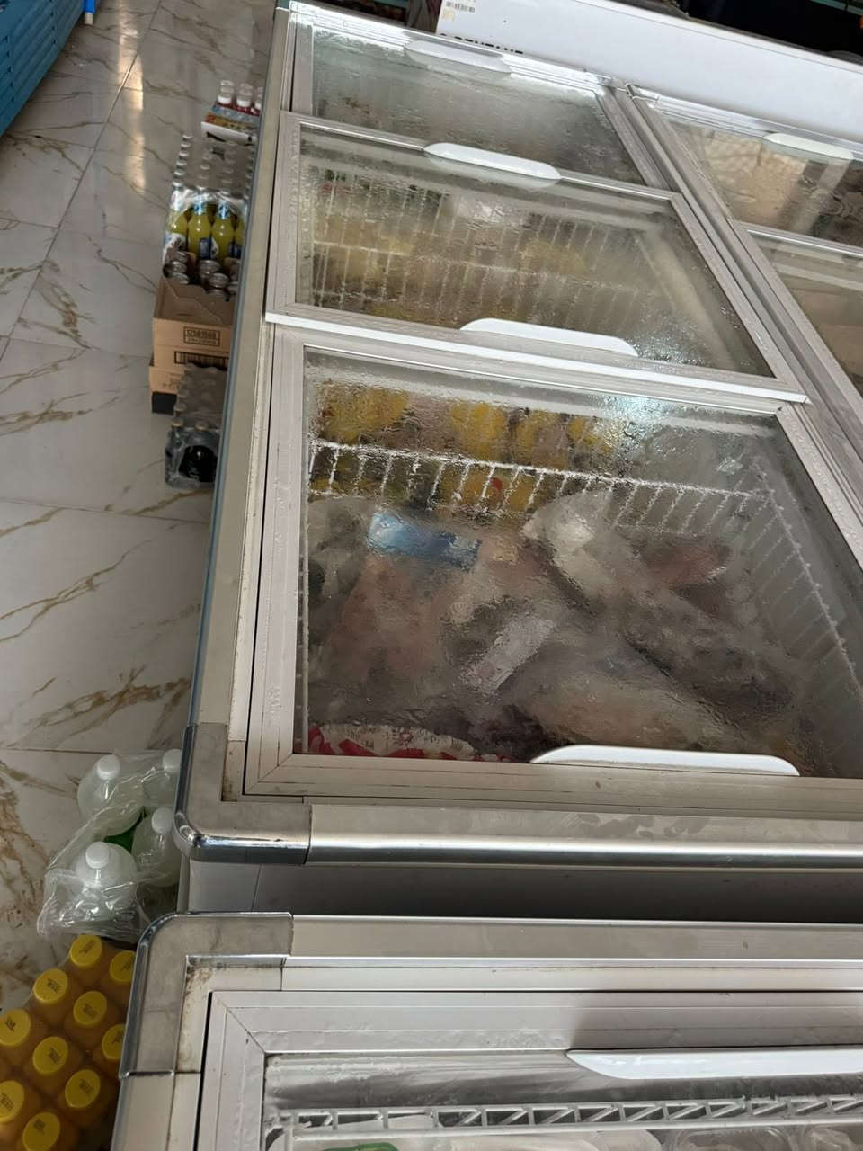 السلام عليكم اخوان عارضات ام 3 عدد2 وعارضات بطحيات عدد 2 وياهن للبيع شلع اربعتهن 
ورفوف 110 متر وياهن للبيع مستعمل


**إذا كنت صاحب هذا الإعلان وتريد حذفه لأي سبب، رجاءا أرسل رسالة إلى الدعم الفني**