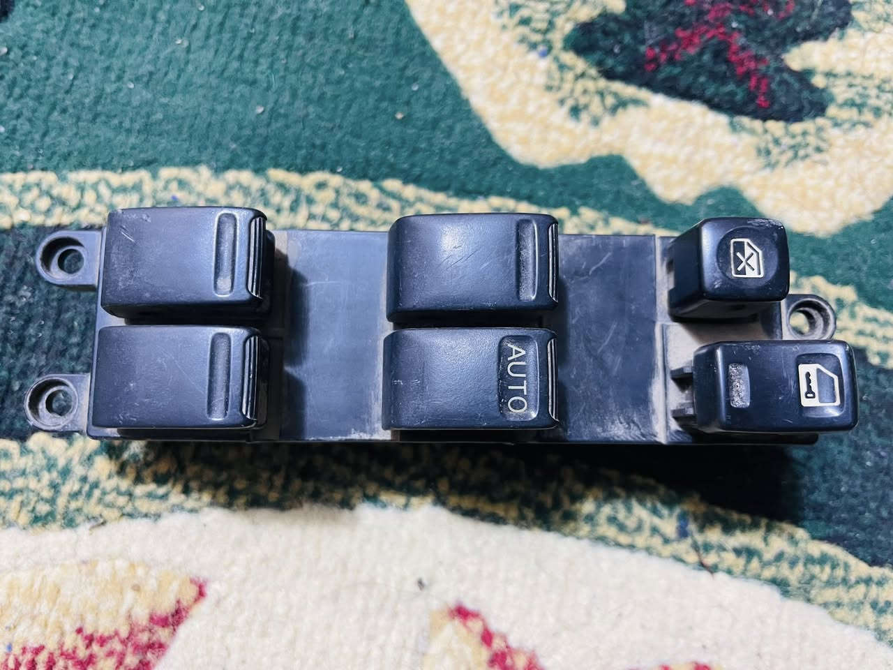 سنتر لوك سني ياباني اصلي شغال شرط لفحص من موديل 2000 لموديل 2007 يرهم 
مكاني بغداد  
‭0786 311 8666‬
السعر 15 الف
