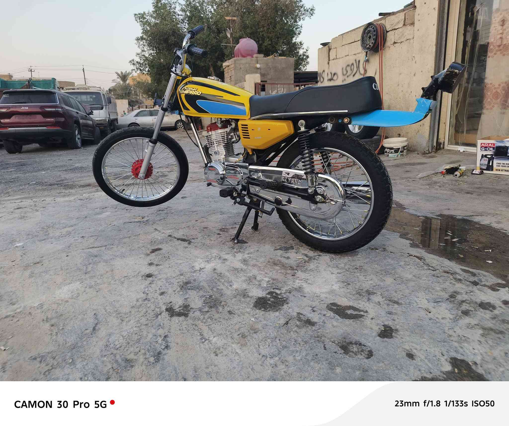 سلام عليكم شباب دراجة توه معمرة ماطالع بيه دراجة نضيفة تجي بعينك وشوف احلا من لبصورة سكنر 7اوراق وي الوصل زغير 
رايده 700 مستعجل علة بيعته ***********لمو شراي لايراسلني
