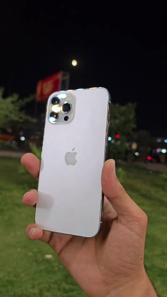 مواصفات iPhone 12 Pro Max : • الشاشة: 6.7 إنج OLED Super Retina XDR • المعالج: A14 Bionic • الرام: 6 جيجابايت • التخزين: 128 / 256 / 512 جيجابايت • الكاميرا الخلفية: 12+12+12 ميجابكسل (عريضة + واسعة جداً + تيليفوتو) مع LiDAR • الكاميرا الأمامية: 12 ميجابكسل • البطارية: تدعم الشحن السريع والشحن اللاسلكي MagSafe • الشبكات: 5G • الحماية: مقاومة الماء والغبار IP68 • البصمة: Face ID (بصمة الوجه) • النظام عند الإطلاق: iOS 14 وقابل للتحديث لأحدث الإصدارات  #fyp #foryou #foryoupage  #ايفون #سامسونج 


**إذا كنت صاحب هذا الإعلان وتريد حذفه لأي سبب، رجاءا أرسل رسالة إلى الدعم الفني**