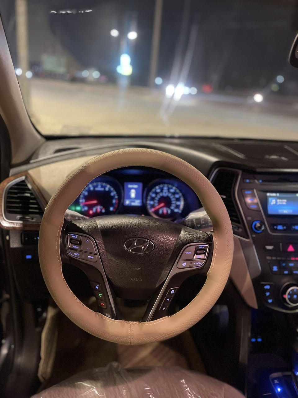 السلام عليكم 
سنتافي 2016 رقم واسط بأسمي تحويل مباشر 
ماشية 70 الف السيارة جديدة بمعنى الكلمة بدون ايرباك 
مكينة 4 سيلندر 
السعر :145 ورقة وبيها مجال قليل 
***********
