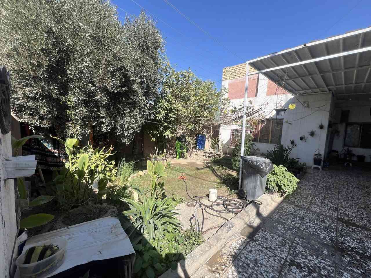 السلام عليكم دار للبيع مساحه 250متر ركن طابو صرف حر امامه متنزه ومدرسه يحتوي على ثلاث غرف 
السعر التصال على الرقم
***********
