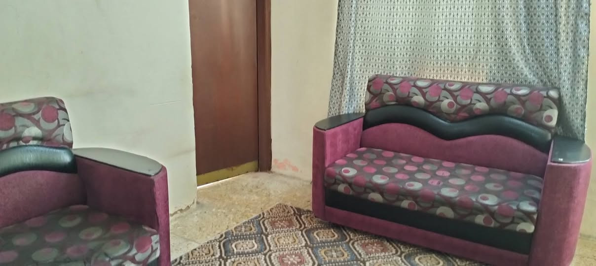 ✨ للبيع
 تخم خشب أصلي
بحالة جيدة ويحتاج فقط "دوشمة"
السعر: 150 ألف وبيها مجال ..
للأستفسار واتساب
***********
