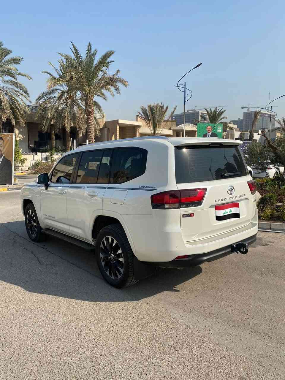 السلام عليكم 

لاند كروز GXR

موديل 2023 شركه ساز 

ماشيه تسعه الالف ( 9000) كم 
مواصفات 
فتحه 
تطبيق 
كراسي 2 كهرباء 
جلد 
تبريد كشنات 
شاحن واير ليس
سلكت سبيد 
فور ويل 
هاند بريك بصمه 
تشغيل عن بعد / بصمتين
بعد هوايا مواصفات 

السياره مكفوله كفاله عامه عدا شخط باب عكس السايق ومكحل وممبين السياره عل ايدي وباسمي 

السعر 66,500 $ 
مكان السياره بغداد 

‭0781 849 1991‬
