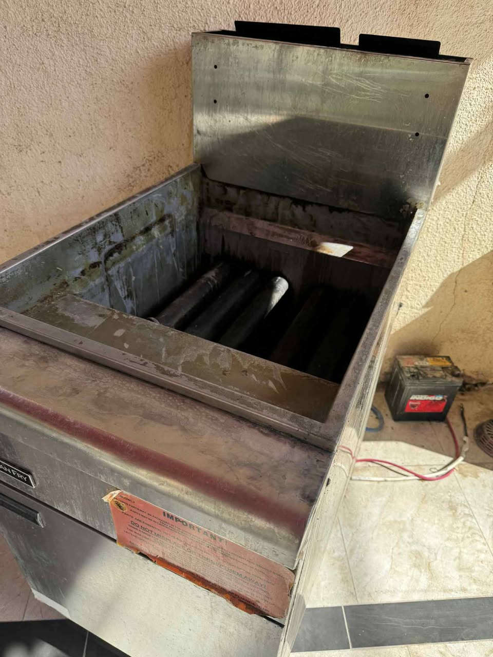 قلايه 5 مدافع امريكانا
حمايه كنتاكي شغالات كلمن وسعرهه مكتوب عليهه
مكان كوت واسط
***********
