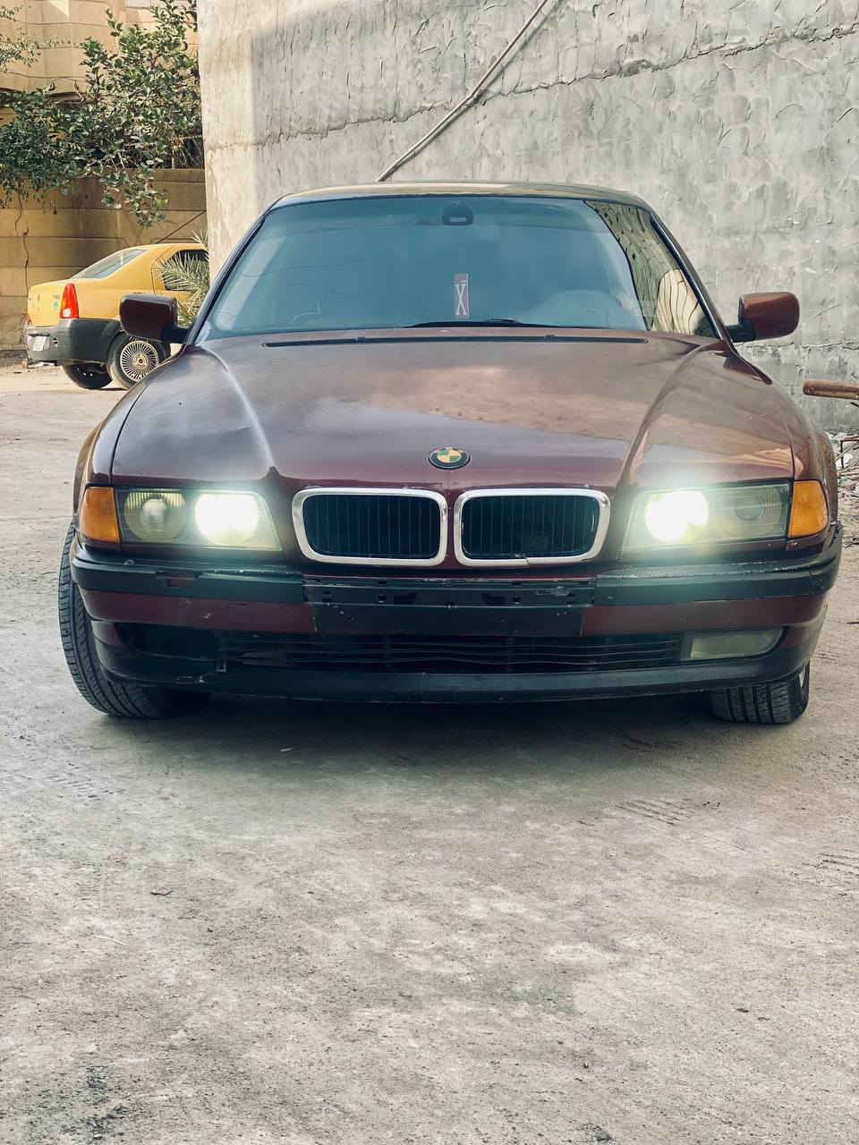 للبيع او المراوس 
بي ام دبليو كاسحه مديل 1995 (رقم بصره تحويل ثاني يوم)
مكينه كير كفاله مكينه 8.    740i كير تمساح 
 حداديه جديده كهربائيات كلههه شغاله 
تبريد شغال تدفئه شغاله مضخم الصوت 
دواخل نضيفه السياره ترايههه 200
تخم تاير الاصلي .منضومه زنون 

مكان السياره البصره 
السعر ......48$وبي مجال قليل 
***********

