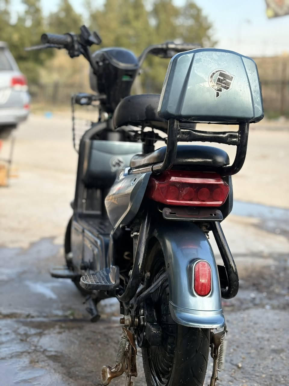 دراجه شحن للبيع بيها نضام حمايه مع قفل التاير الوره الدراجه تمشي ٦٠ ( السعر 200 العنوان بغداد البنوك ( رقم ***********
