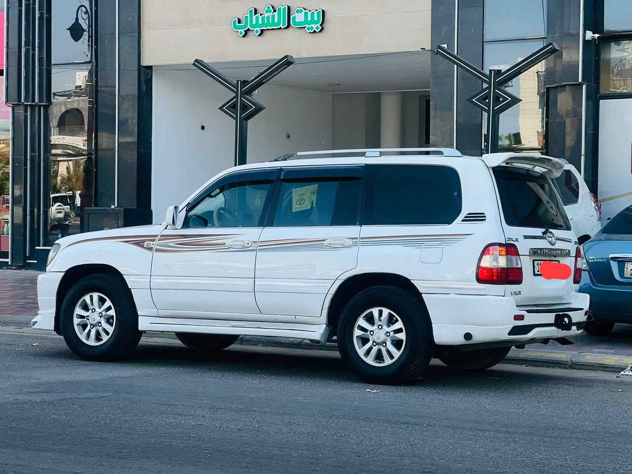 لاندكروز خليجي مديل 2003 سعر 123 قابل للتفاوض الأستفسار اتصل *********** مكفوله كفاله عامه من الضربه وتبديل بيه قطعتين صبق جماليه  فول مواصفات GXR واحد على واحد فتحه سقف تحكم ستيرن شاشه كبيره كامره خلفيه دواره كشنات كهربائي داخل بيجي مري كهربائي شفط اريل كهربائي حساسات امامي وخلفي ثلاجه دبل تانكي 7 راكب 3 قطع تبريد مكينه 6️⃣ سلندر مكينه وكير مكفولات منضومه غاز80التر حداديه جديده تخم تاير تبريد ثلج ❄️ رقم بغداد نكليزي مشروع وطني سنويه ل 29 مكان سياره كربلاء
