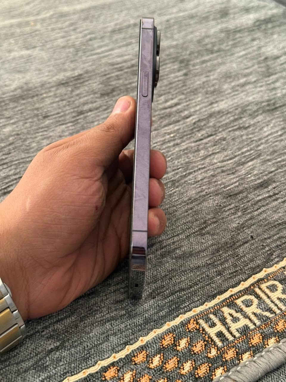 ايفون 14pro max بطارية 86 ذاكرة 128الجهاز مامفتوح بس بيه فطر بل كلاس مال شاشه مثل ماموضح بل صور 
السعر 750


**إذا كنت صاحب هذا الإعلان وتريد حذفه لأي سبب، رجاءا أرسل رسالة إلى الدعم الفني**