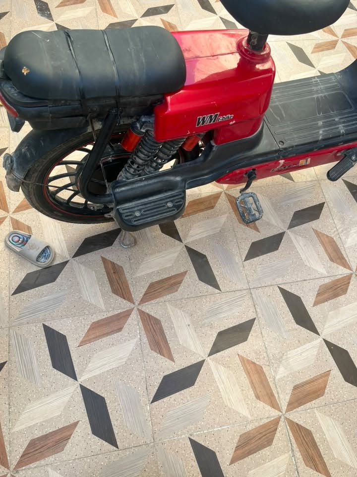 السلام عليكم
بايسكل شحن wm E_bike موديل 25 حجم 20 للبيع 
نقص فقط كهربائيات ووجهه 
5 بطاريات 
دراجه نضيفه 
السعر 100 الف وبيها مجال بسيط
***********
