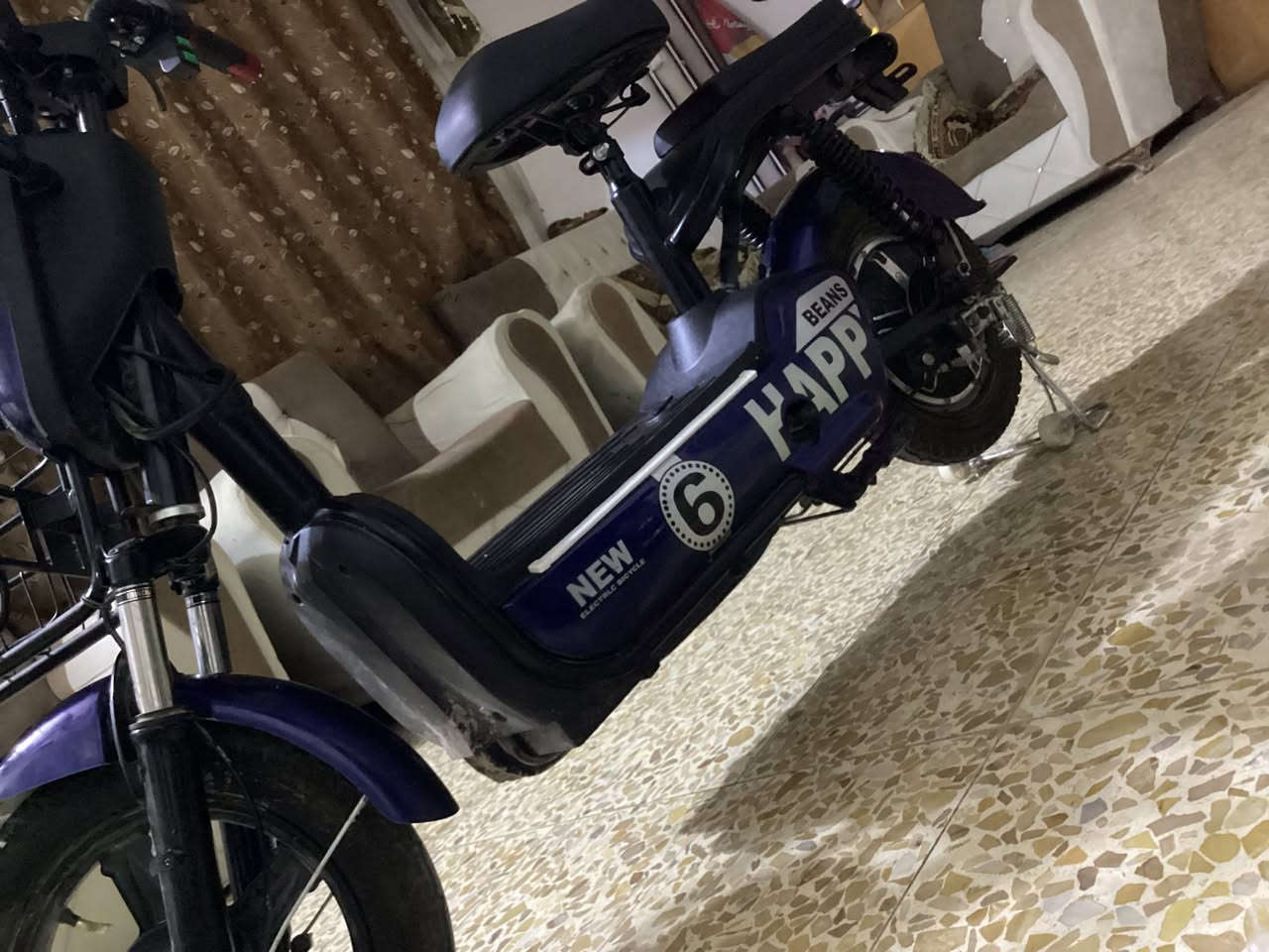 السلام عليكم دراجه شحن نوعHapy..
4 بطاريات..  جديده فول
تايرات كفر كفاله..  مع 2 سويج و 2 بصمه وشاحنه اصليه..  صار 4 اشهر مشتريهه جديده بمعنى الكلمه
السعر 350 وببه مجال


**إذا كنت صاحب هذا الإعلان وتريد حذفه لأي سبب، رجاءا أرسل رسالة إلى الدعم الفني**