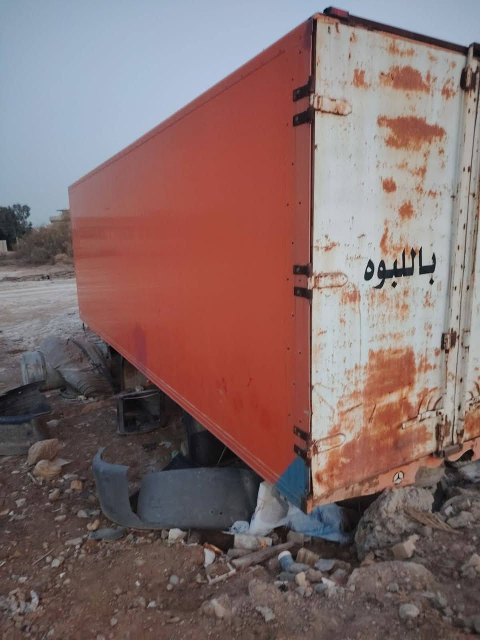 السلام عليكم حافضه للبيع طولها 7 و70 وارتفاع مترين و60 والعرض مترين ونص سقف ثابت مكانها الصويره للاستفسار اتصل عل الرقم / ***********
