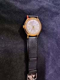 ساعة قديمه شغاله ضبط طلاء ذهب للبيع هاتف07723666581 +متواجد واتساب