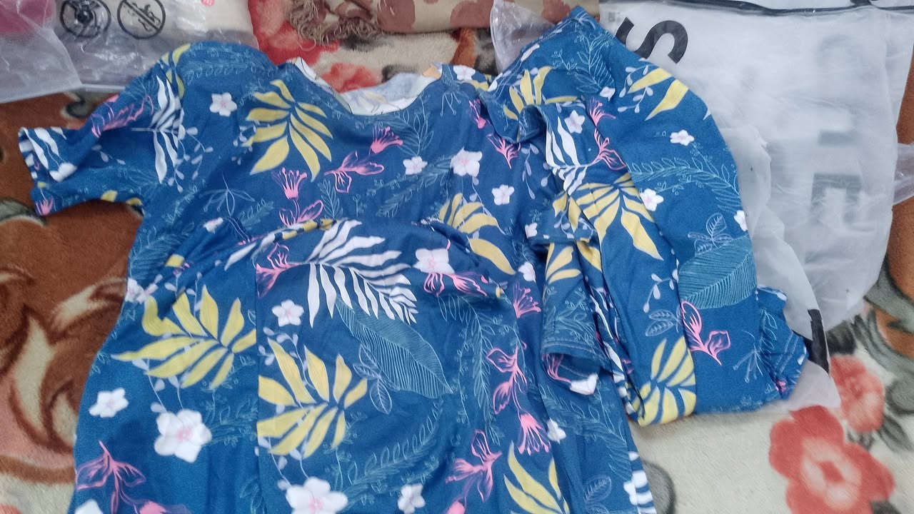 السلام عليكم بجامه رجالي نسائي تراكسود نسائي اربع قطع على 8 والبجامه على 3 ونص يبعنها 8, و10 عنواني زعفرانيه شارع معهد رقم الهاتف *********** توصيل داخل زعفرانيه الف دينار
