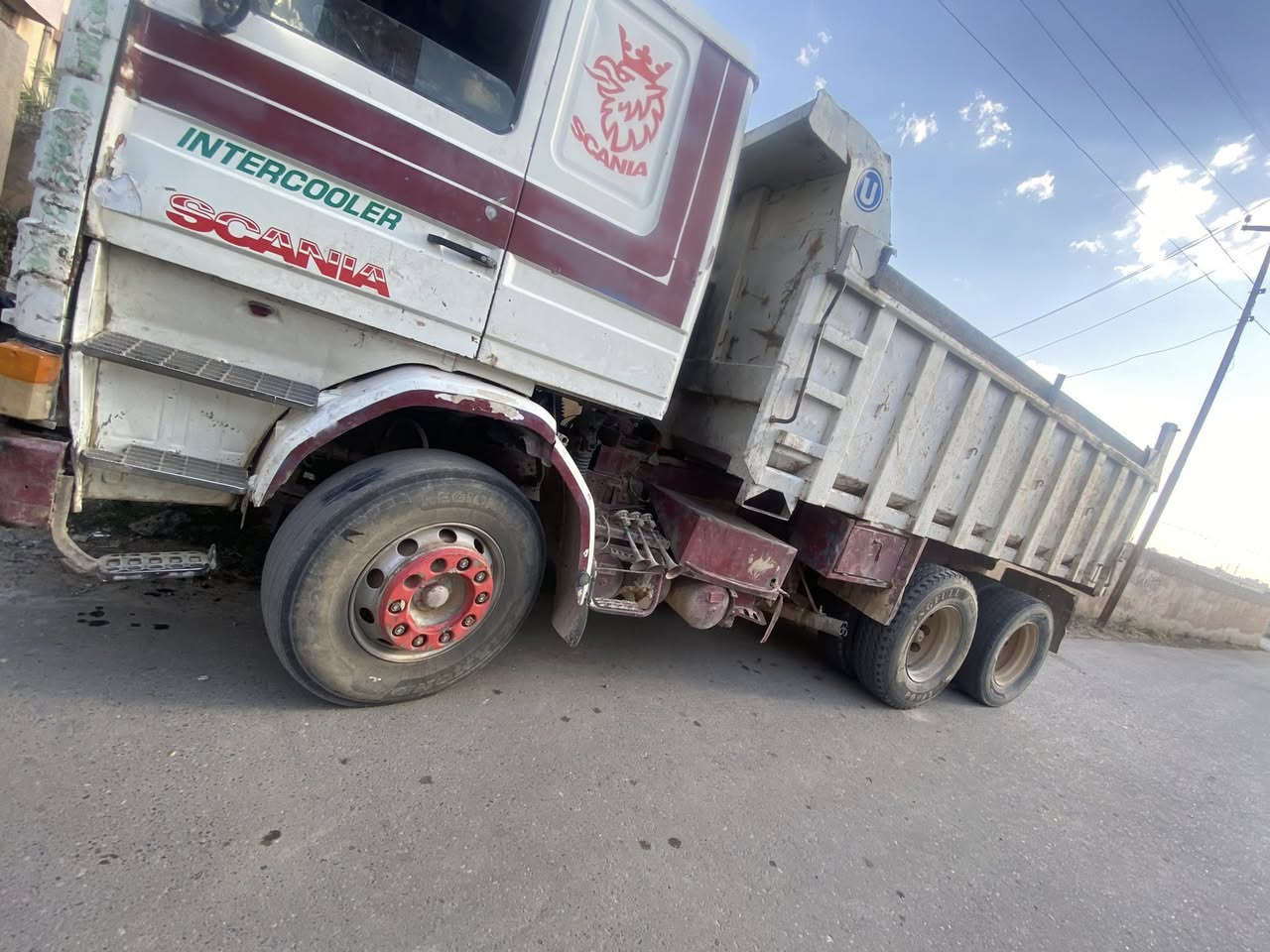 السلام عليكم سكانيا للبيع او مراوس حسب القناعة
محرك بنب نوزل معمر جدد
سنكل عضلة 
براد دهن جديد
راديتر جدد 
قرص كلج وعينة جدد
كير اكسل شرط
شاصي مكفول 
رقم انبار فحص 
السعر خابر ودلل
صلاح الدين الشركاط 
***********
***********
