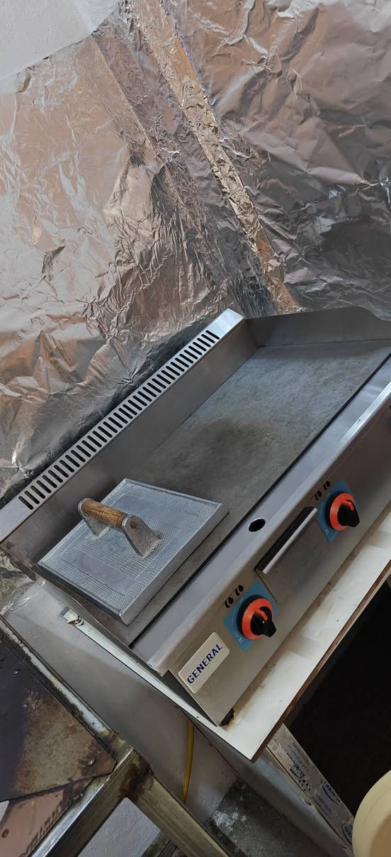 كريل بركر مستعمل اقل الشهر قياس 70سم
سطح الكريل ستيل غذائي حراري
يتكون من ثلاث شعلات ام الجداحه
الكريل نضيف جداً يعني اخو الجديد
راسلني او اتصل ع هذا الرقم او واتساب ***********
