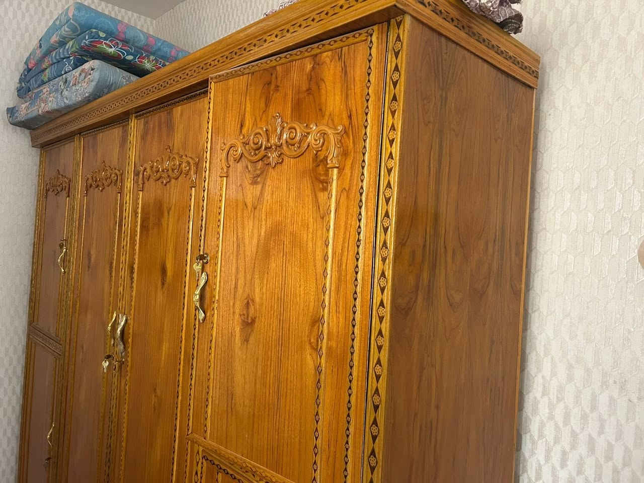 السلام عليكم غراض بيت للبيع 
دوشك غير مستخدم بالجيس بعده سعره ١٢٠ وبي مجال بسيط 
والكنتور استخدام قليل سعره ٢٦٠ وبي مجال بسيط أربع أبواب 
*********** بي واتس
