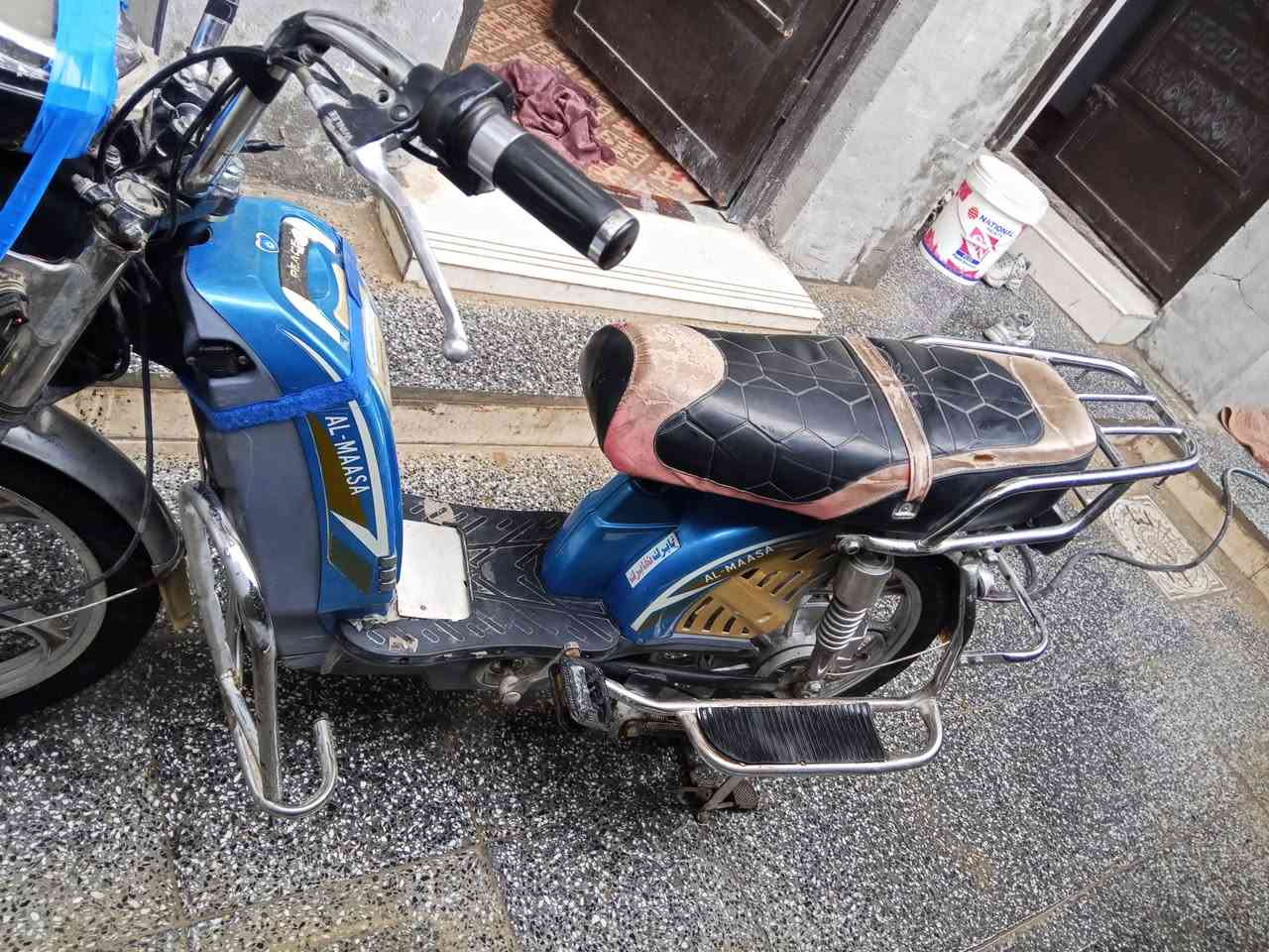 السلام عليكم
دراجه شحن هارلي قديم البطاريات زينه تقرا 9/8
هيج ودراجه مابيها شي سرعتها 75  الدراجه نضيفه 
مكاني الفلوجه الجغيفي الثانيه 
رقم وتساب ***********
السعر: 225وبي مجال للطيبين
